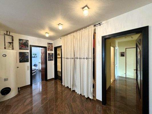 Eingangsfoyer / Zugang priv Nassräume+Schlafzimmer