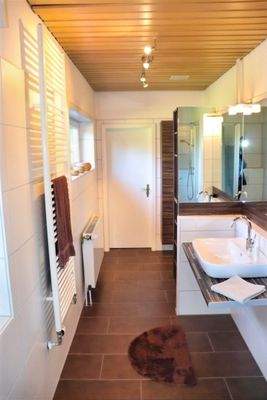 Badezimmer im Erdgeschoss