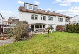 Weitläufiger Garten hinter dem Haus