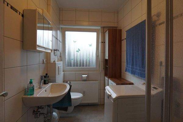 Haus B, Wohnung 1,  Bad