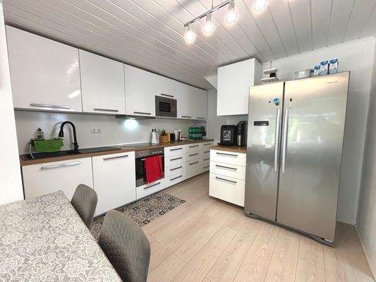 Voll ausgestattete Küche