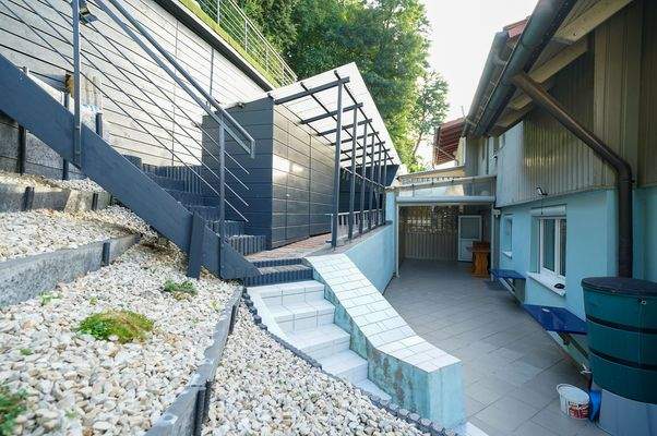 moderner Garten und Terrasse.jpg