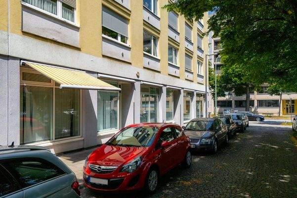 Parken vor dem Eingang