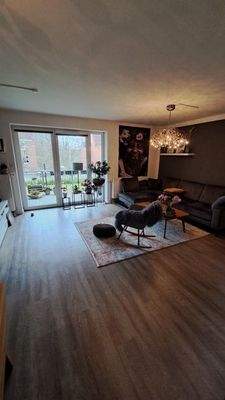 Wohnzimmer mit Balkon - Beispielabbildung