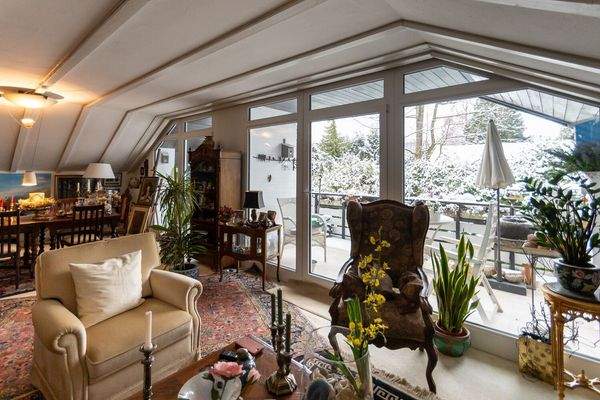 Wohnraum Einliegerwohnung mit Balkon Dachgeschoss