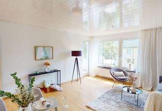 WOHNZIMMER MIT BALKONZUGANG
