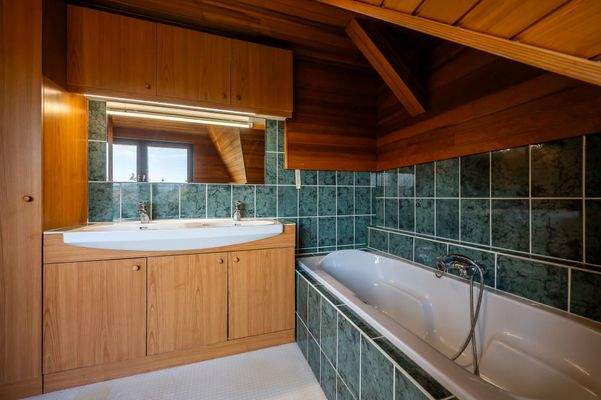 Badezimmer mit Badewanne