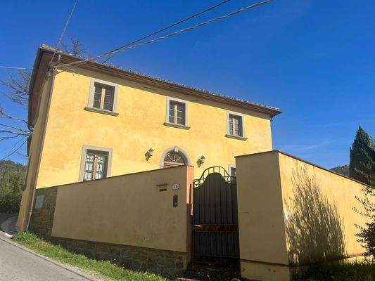 Lamporecchio_Haupthaus_Außenansicht