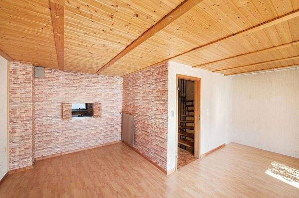 Essplatz mit Durchreiche