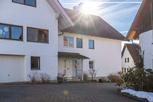 Wohnen über dem See – Charmante Maisonettewohnung mit Alpenpanorama