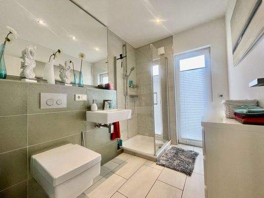 Gäste WC mit Dusche 