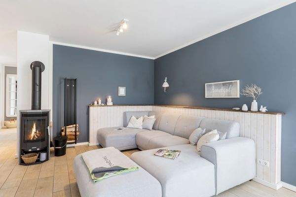 Wohnzimmer mit Kamin