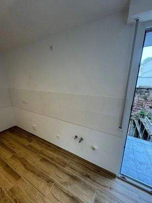 20 Küche mit Balkonzugang