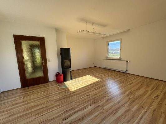 Wohnzimmer mit Holzofen