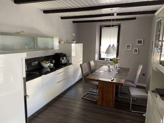 Küche ist im Preis enthalten und verbleibt im Haus