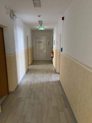 Blick vom Eingang in den Flur