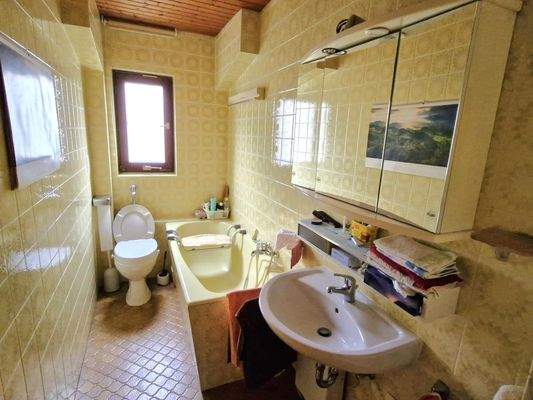 eines der drei Bäder im Haus