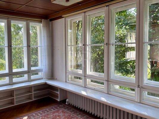 Fensterbank im Wohnzimmer