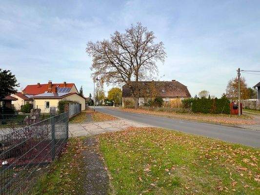 Rückseite mit Umfeld