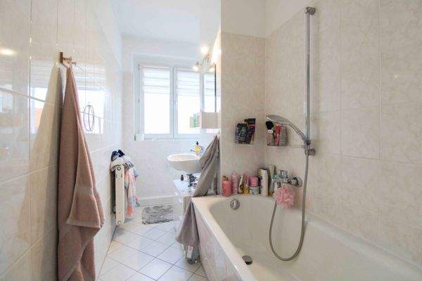 Badezimmer Ansicht 01