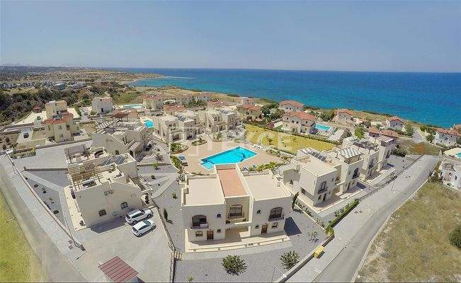 Houses in a Boutique Complex with Pool Near the Sea in Bahçeli Girne