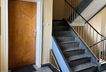 Treppenhaus mit Wohnungseingang