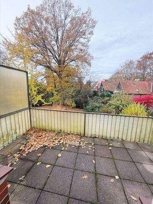 Der Balkon mit Blick in den Garten