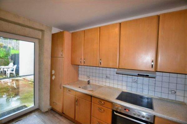 Küche mit Ausgang zur Terrasse