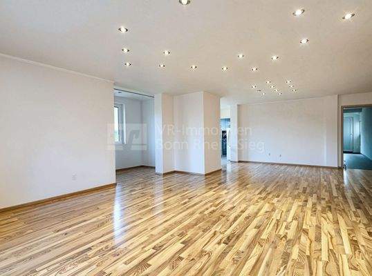 Wohnbereich EG re - Wohnzimmer, Leer (unmöbliert) - (KI generiert)