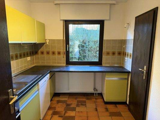 Einbauküche mit Vorratskammer