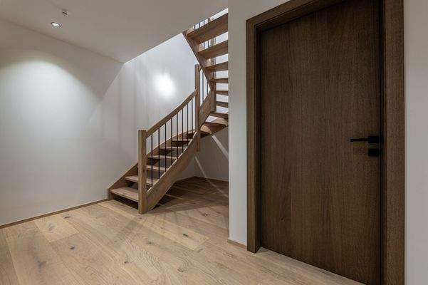 Gechmackvolle Treppen ins Souterrain