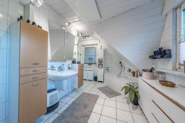 und das Tageslichbadezimmer