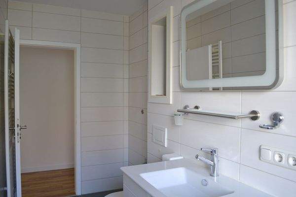 Modernes TL-Wannenbad