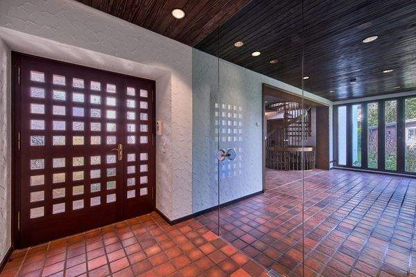 Ground Floor: Entrance hallway