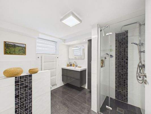 Badezimmer im Kellergeschoss