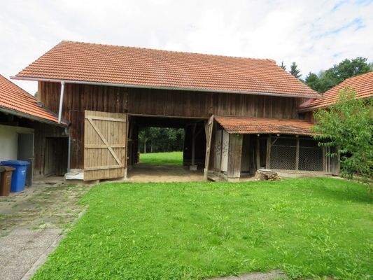 Scheune mit Tordurchfahrt    