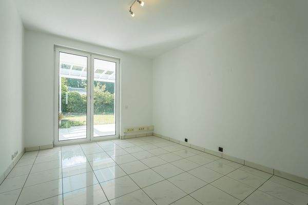 Schlafzimmer 2 mit Gartenzugang