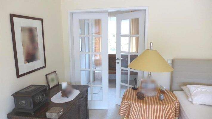 Schlafen mit Zugang zu Gard. u. Masterbad