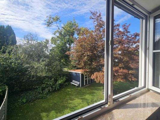 Blick aus dem Wohn/-Schlafzimmer des kleine Wohnung 