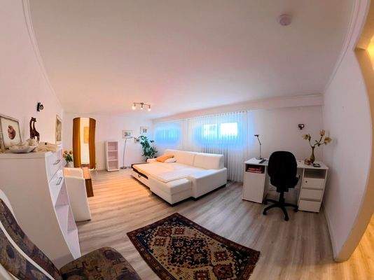 Große Arbeits- und Hobbybereiche