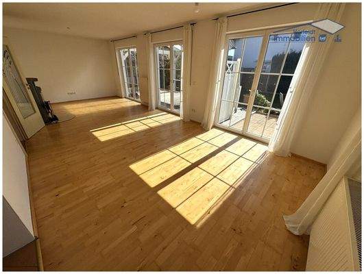 Lichtdurchfluteter Wohn-Ess-Bereich