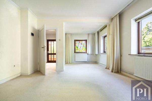 Großes helles Wohnzimmer