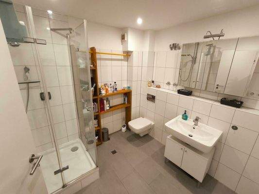 und modernisiertem Bad