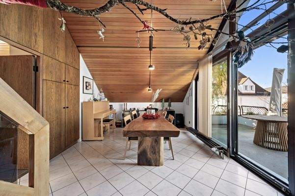 Essbereich und großer Balkon