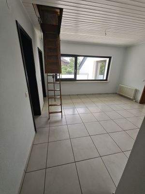 Flur OG mit Durchgangsraum