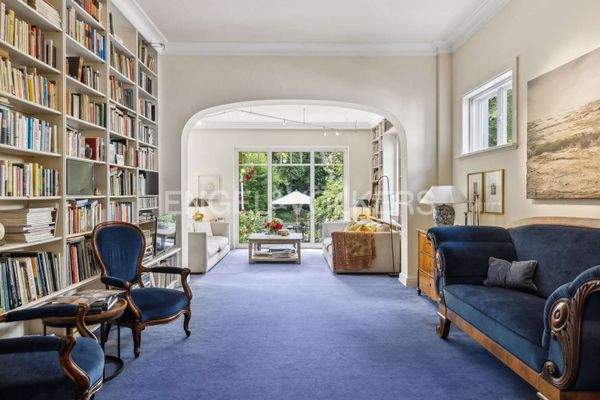 Blick vom Wohnzimmer in den Anbau/Wintergarten