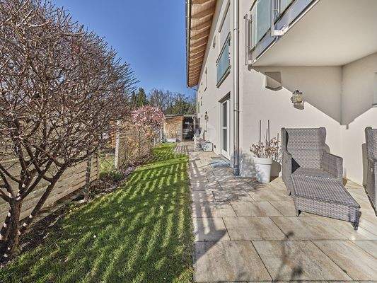 Teilweise umlaufende Terrasse