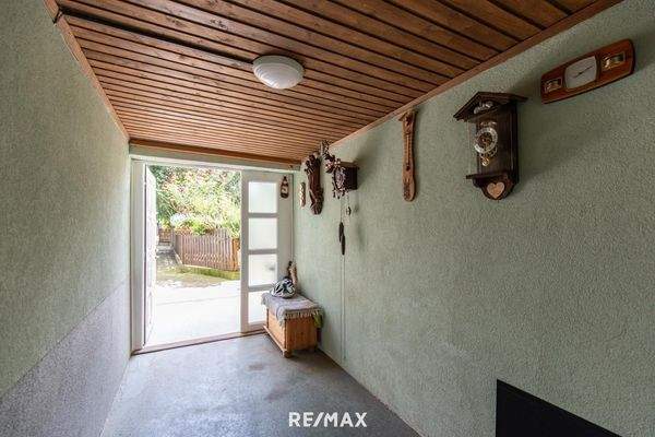 8. Durchgang zur Haus