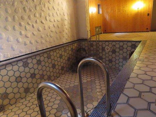 50 Das Schwimmbad von der Sauna aus.JPG