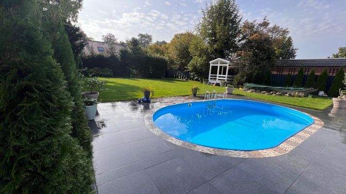 mit integriertem Pool